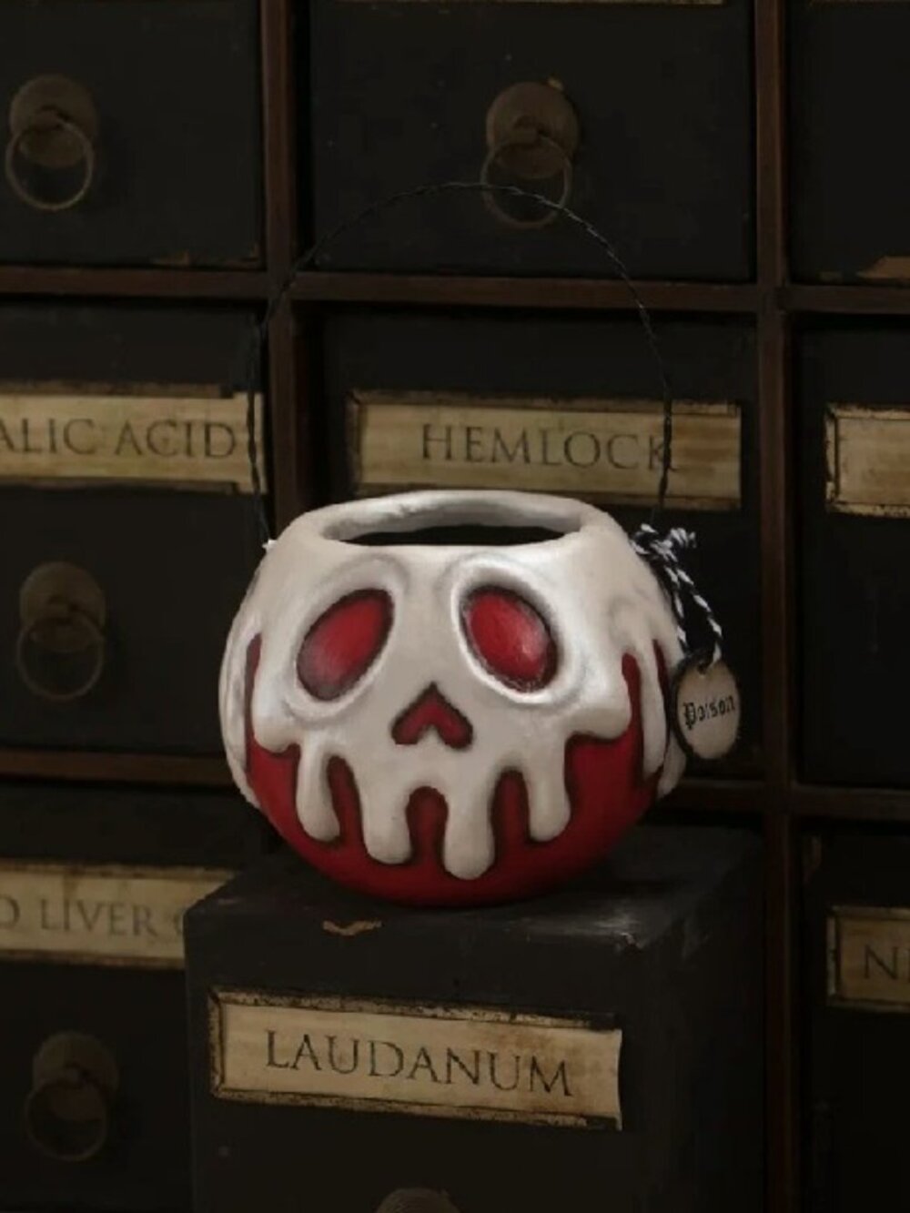 Bethany Lowe Halloween Small Red Poison Apple bucket With White drip LA1390